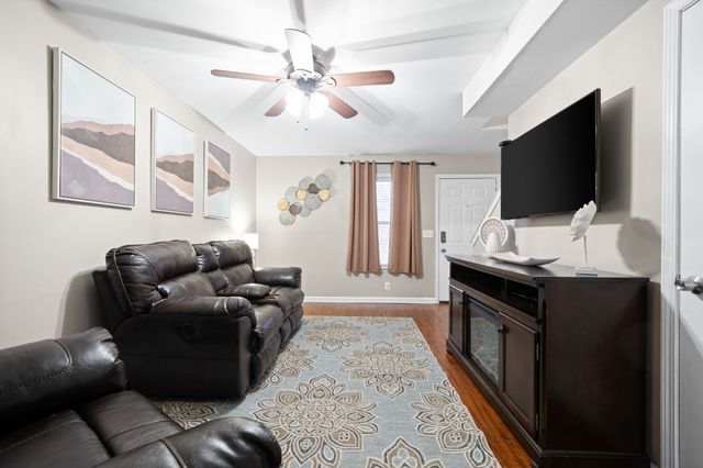 2311 Raleigh Ct Apt B, Clarksville, TN 37043