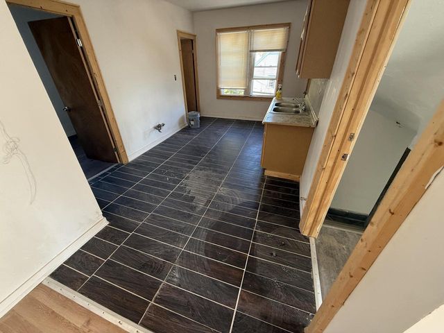 3350 N 9th STREET, Milwaukee, WI 53206