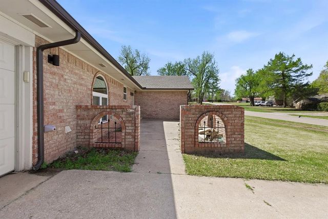 1924 E Willow Creek Terrace, Mustang, OK 73064
