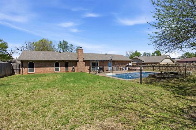1924 E Willow Creek Terrace, Mustang, OK 73064