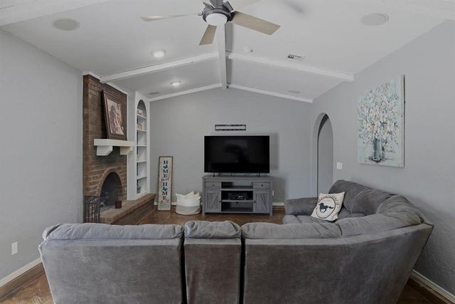 1924 E Willow Creek Terrace, Mustang, OK 73064