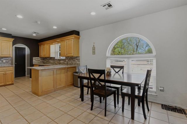 1924 E Willow Creek Terrace, Mustang, OK 73064