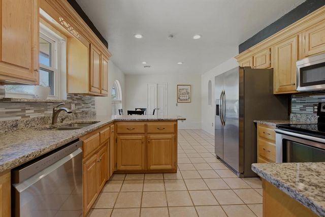 1924 E Willow Creek Terrace, Mustang, OK 73064