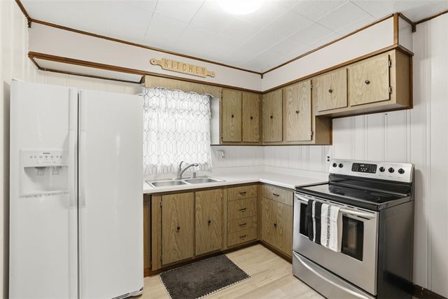 1395 Amity Ridge Rd, Amwell, PA 15301