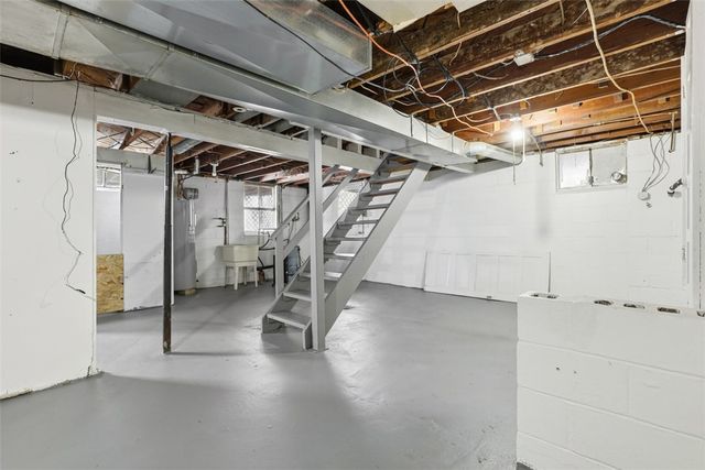 1395 Amity Ridge Rd, Amwell, PA 15301