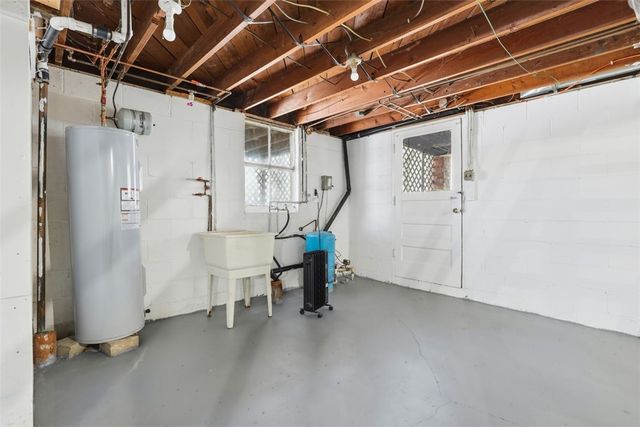 1395 Amity Ridge Rd, Amwell, PA 15301