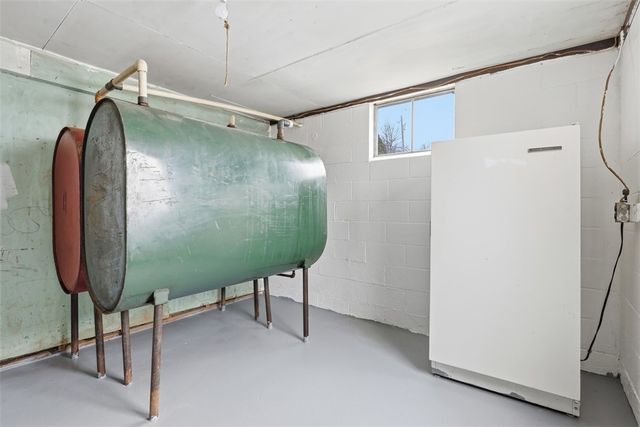 1395 Amity Ridge Rd, Amwell, PA 15301