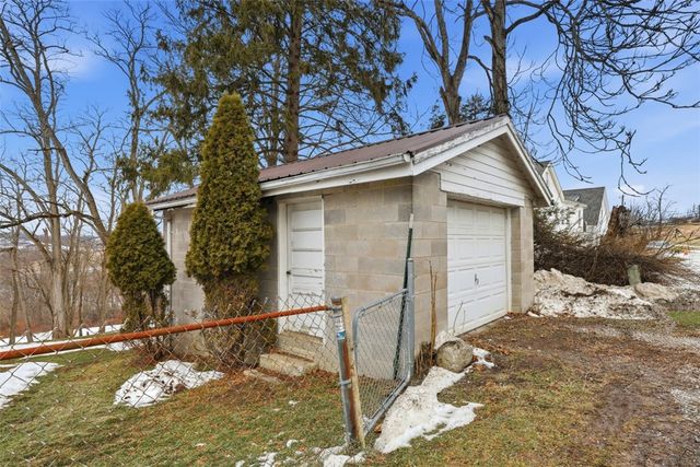1395 Amity Ridge Rd, Amwell, PA 15301