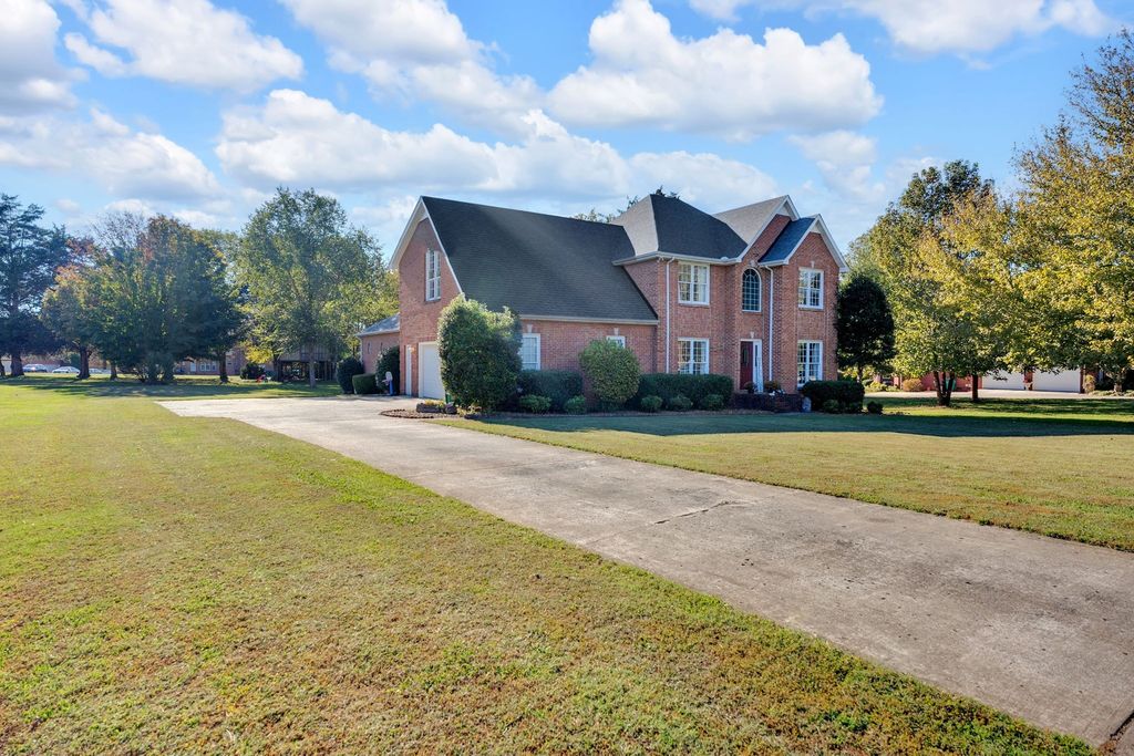 101 Westmeade Dr, Winchester, TN 37398