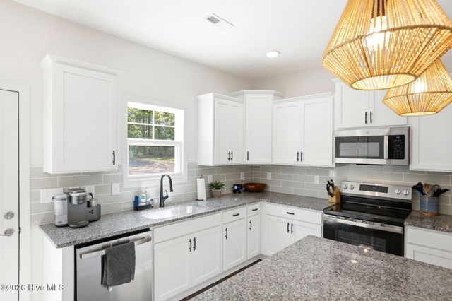 2409 Sunset Harbor Road SE, Bolivia, NC 28422