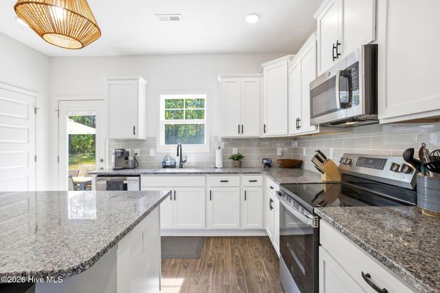 2409 Sunset Harbor Road SE, Bolivia, NC 28422