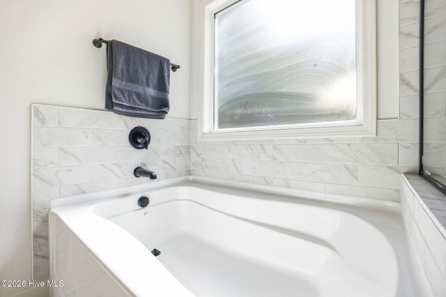 2409 Sunset Harbor Road SE, Bolivia, NC 28422