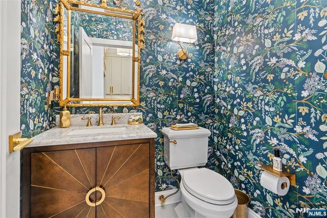 78 Glen Avenue, Roseland, NJ 07068