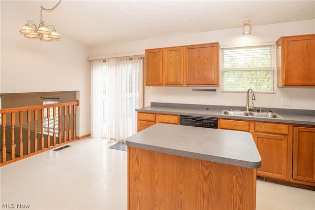 810 Sturbridge Drive, Medina, OH 44256