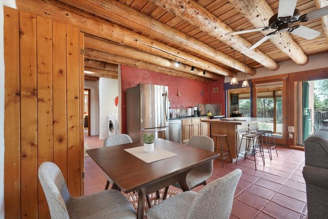 4 Demas Road, Santa Fe, NM 87508