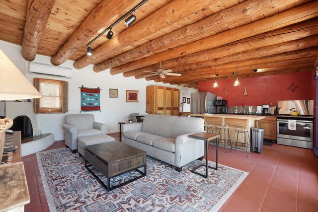 4 Demas Road, Santa Fe, NM 87508
