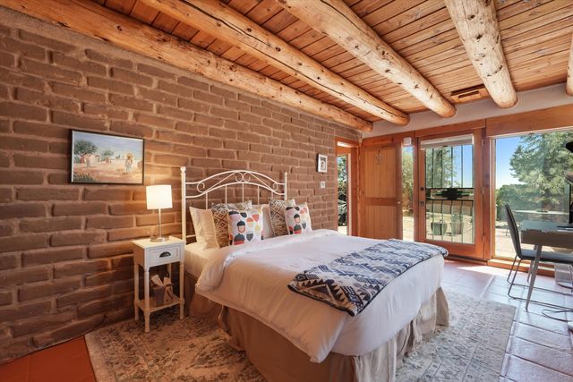 4 Demas Road, Santa Fe, NM 87508