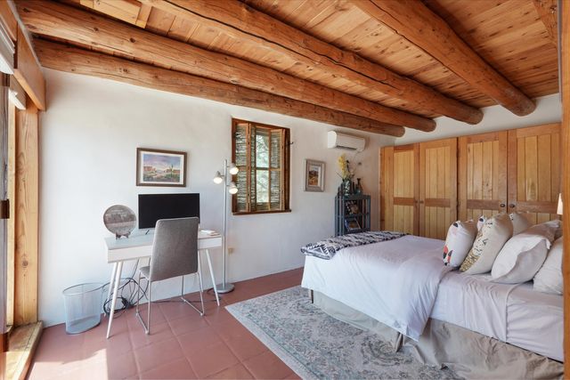 4 Demas Road, Santa Fe, NM 87508