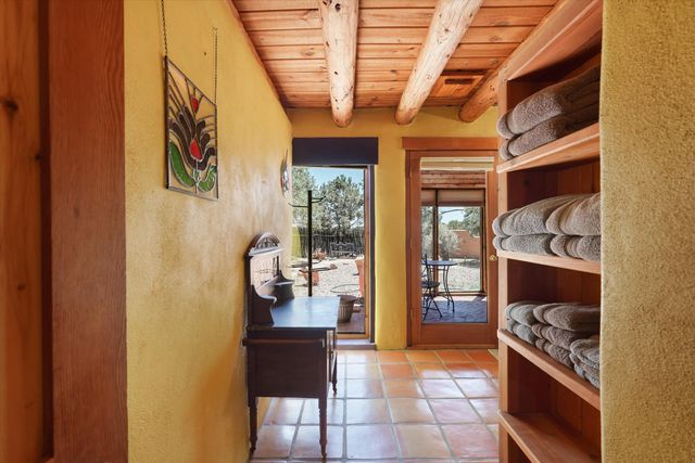 4 Demas Road, Santa Fe, NM 87508