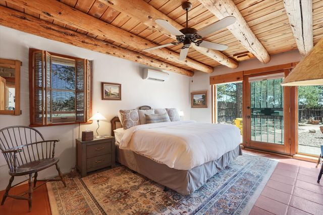 4 Demas Road, Santa Fe, NM 87508
