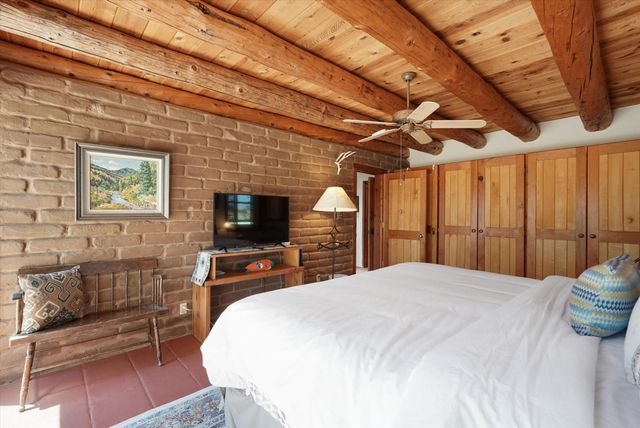 4 Demas Road, Santa Fe, NM 87508