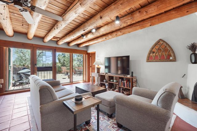 4 Demas Road, Santa Fe, NM 87508