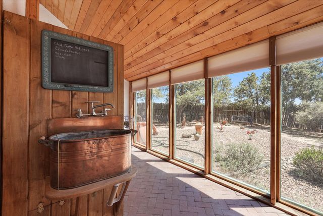 4 Demas Road, Santa Fe, NM 87508