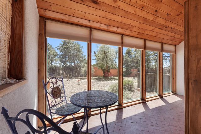 4 Demas Road, Santa Fe, NM 87508