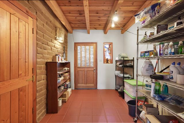 4 Demas Road, Santa Fe, NM 87508