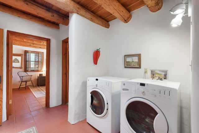 4 Demas Road, Santa Fe, NM 87508