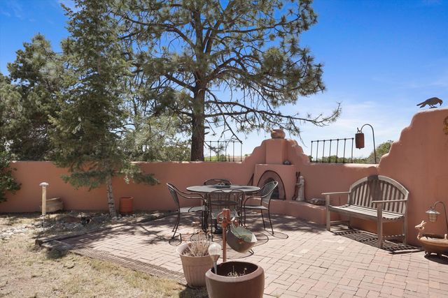 4 Demas Road, Santa Fe, NM 87508