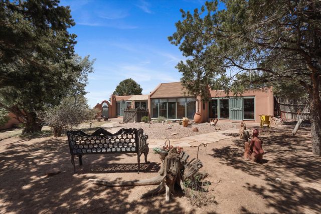 4 Demas Road, Santa Fe, NM 87508