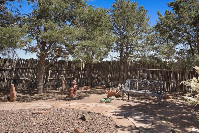 4 Demas Road, Santa Fe, NM 87508