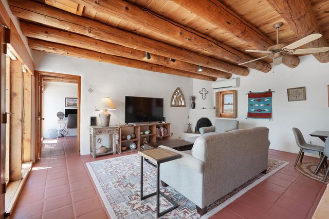 4 Demas Road, Santa Fe, NM 87508