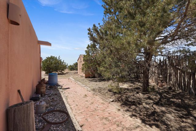 4 Demas Road, Santa Fe, NM 87508