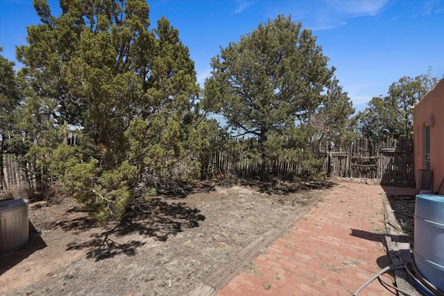 4 Demas Road, Santa Fe, NM 87508