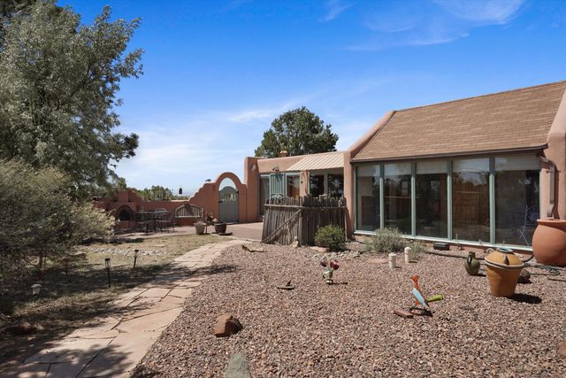 4 Demas Road, Santa Fe, NM 87508