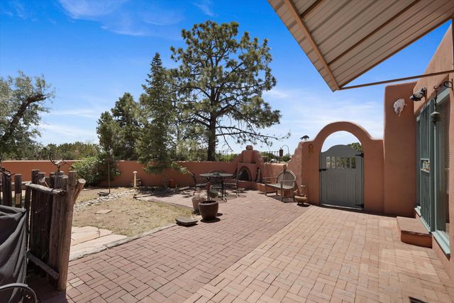 4 Demas Road, Santa Fe, NM 87508