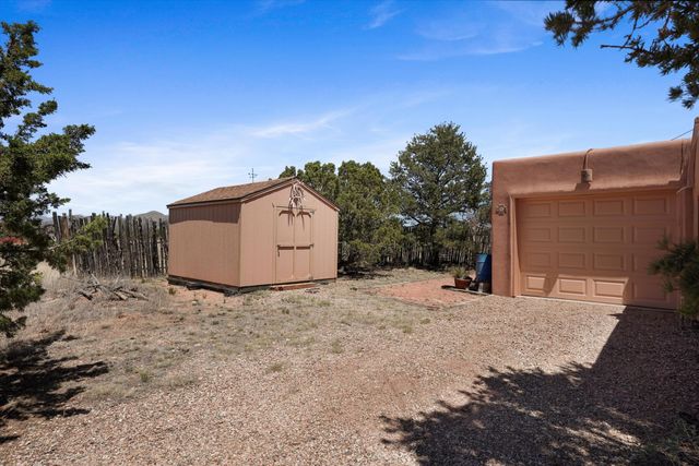 4 Demas Road, Santa Fe, NM 87508