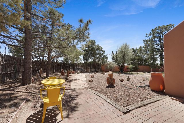 4 Demas Road, Santa Fe, NM 87508