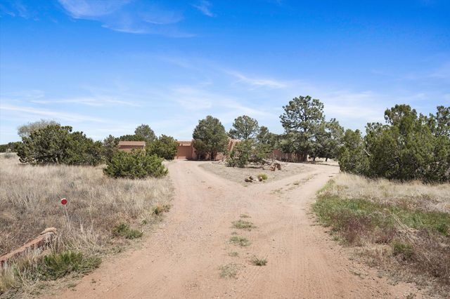 4 Demas Road, Santa Fe, NM 87508