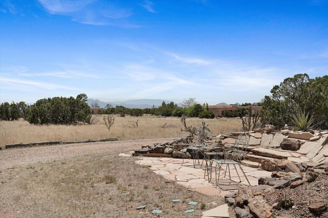 4 Demas Road, Santa Fe, NM 87508