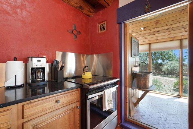 4 Demas Road, Santa Fe, NM 87508