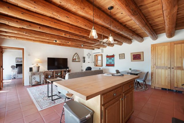 4 Demas Road, Santa Fe, NM 87508
