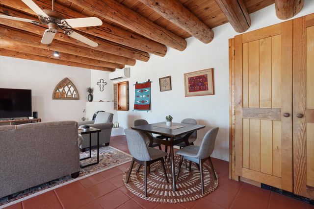 4 Demas Road, Santa Fe, NM 87508