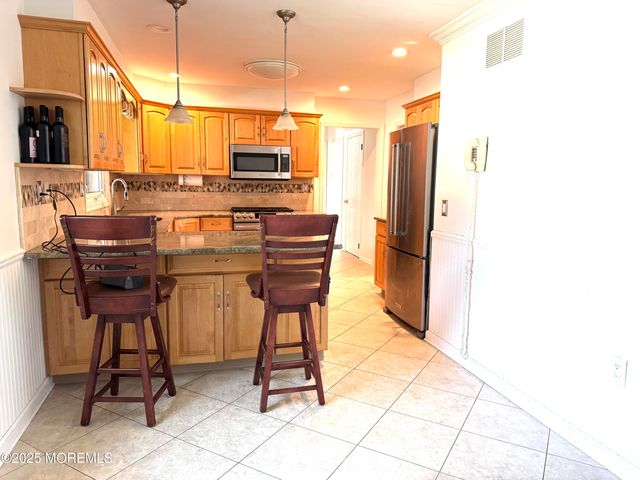28 Ridge Road, West Long Branch, NJ 07764
