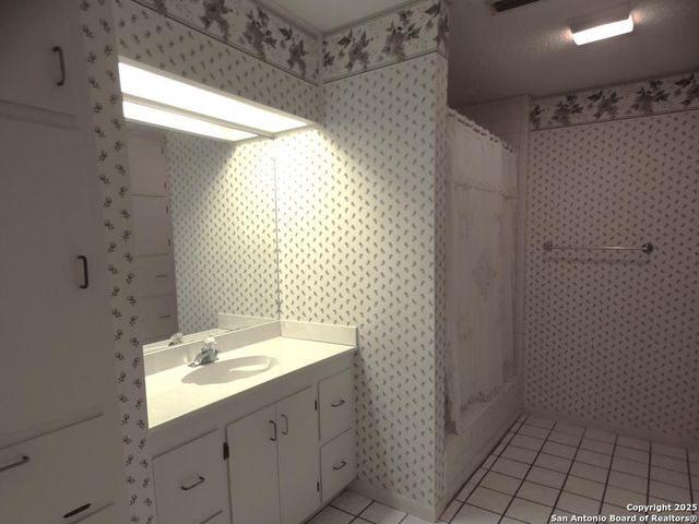 40 Encino Loma, Beeville, TX 78102