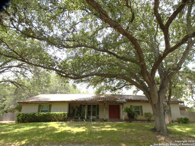 40 Encino Loma, Beeville, TX 78102