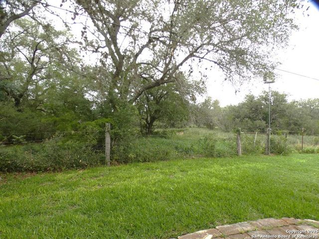 40 Encino Loma, Beeville, TX 78102