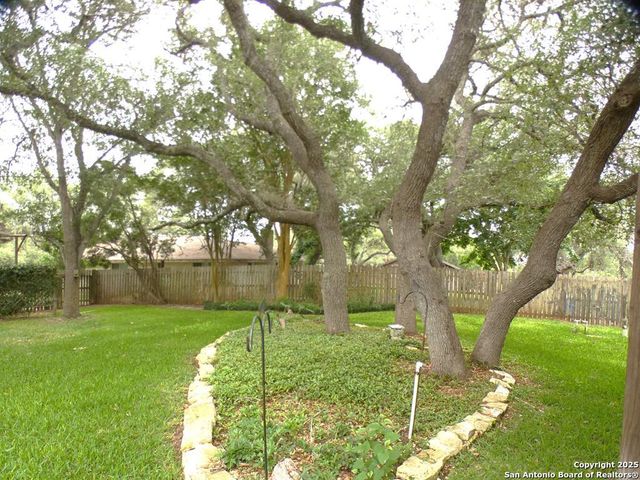 40 Encino Loma, Beeville, TX 78102